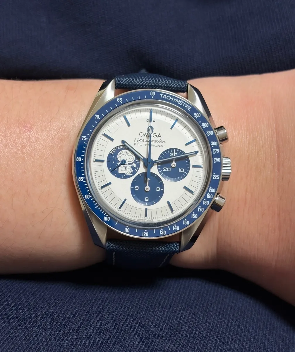 Omega(오메가) Speedmaster “실버 스누피 어워드” 50주년 기념 310.32.42.50.02.001