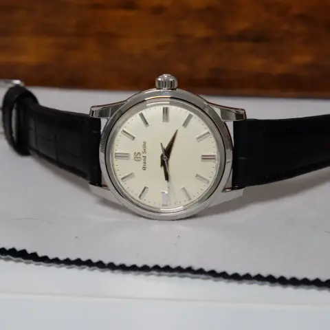 Grand Seiko(그랜드 세이코) 헤리티지 수동 드레스 SBGW231
