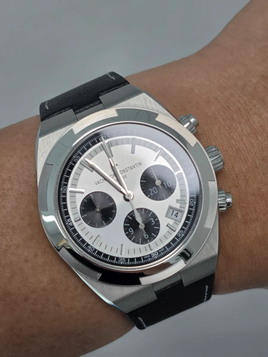 Vacheron Constantin(바쉐론 콘스탄틴) Overseas Chronograph Panda Ref. 5520V/110A-B686