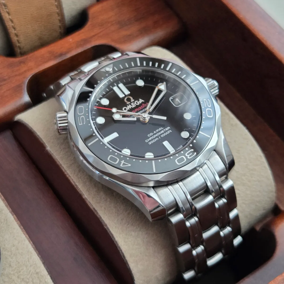 Omega Seamaster Diver 300M Mid-size Black 212.30.36.20.01.002