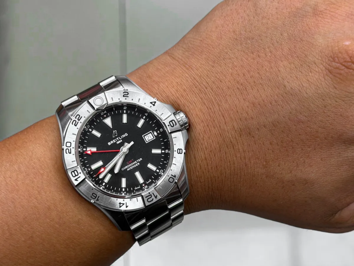 Breitling(브라이틀링) avenger GMT A32320101B1A1