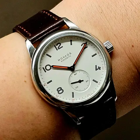 Nomos(노모스) CLUB 수동 36 703.1